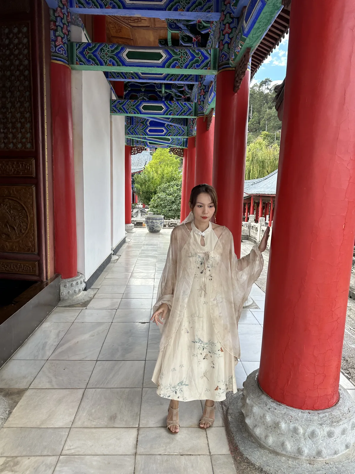 Dùng kiến trúc để dẫn mắt — khung ban đầu
